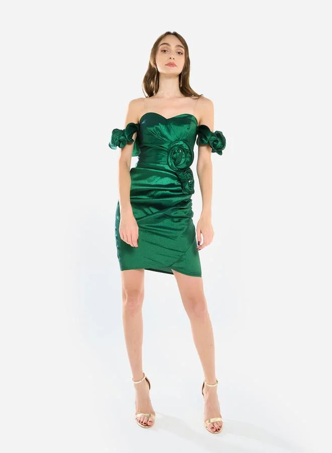 هاوس اوف مودا فستان قصير ساتان بتفاصيل وردة